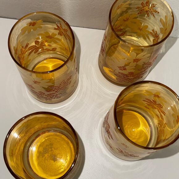 Vintage Amber Floral Glass Set – 8 Mixed-Size Daisy Tumblers 1970s - Picture 12 of 14